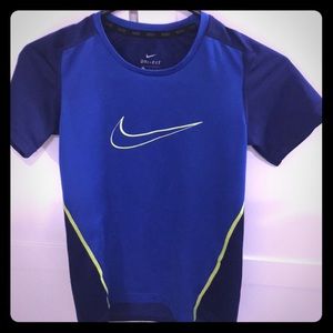 Boys NIKE shirt, sz. Small (6) EUC